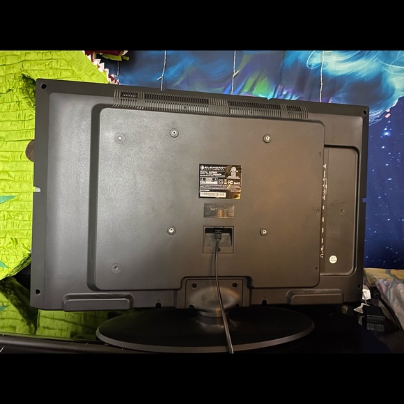 32 inch tv - Picture 1 of 2